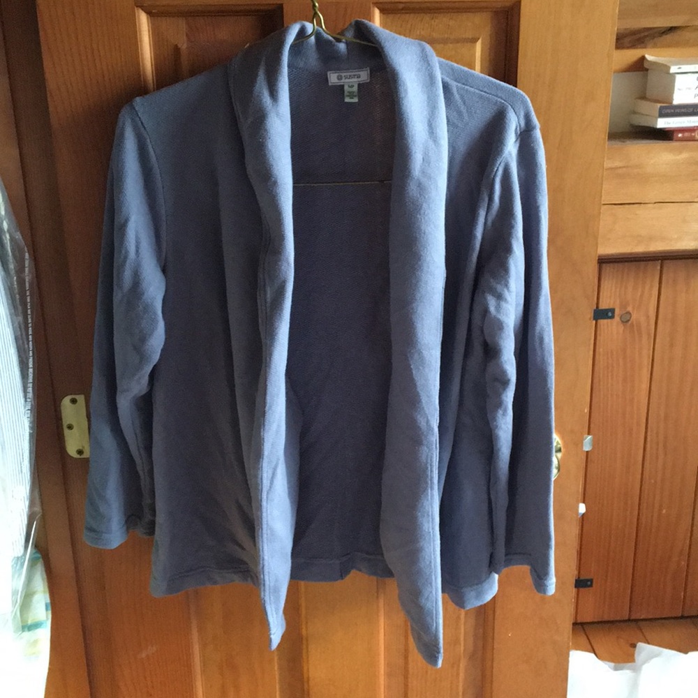 Buttonless cardigan